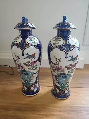 Pair Of Beautiful Chinese Urns • £40