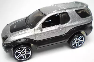 2000 Hot Wheels Isuzu Vehicross Metal Flake Silver 2 3/4  Diecast Suv With Black • $10.99