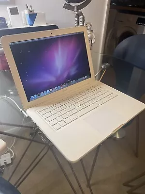 White Apple MacBook 13  Laptop Unibody 2.4Ghz 8GB Ram 250GB Drive VGC Working • £180