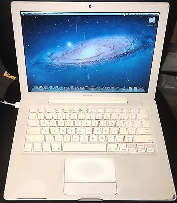 MacBook A1181 Mid-2007 2.16 GHz Intel Core 2 Duo 120 GB HD 4GB Memory • $100