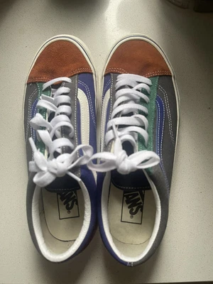 $25 • Buy Vans Sneakers