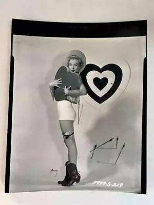 Marilyn Monroe Press Photo Cowgirl Gun Thigh Holster Arrows Hearts Boot 4  X 5  • $42