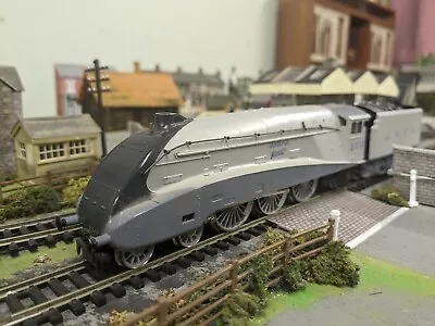 Hornby R099 LNER A4 Class Locomotive Silver Fox  • £75.91