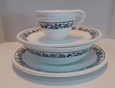 Vtg Corelle Old Town Blue Onion Dinnerware Lot Set For Two With Serving Bowl  • $36.79