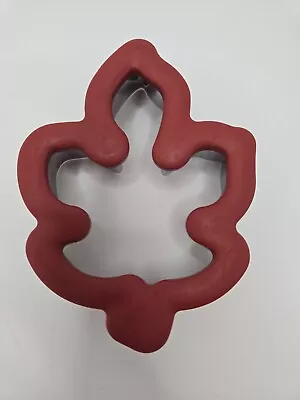 Wilton Maple Leaf Comfort Grip Cutter • $4.99