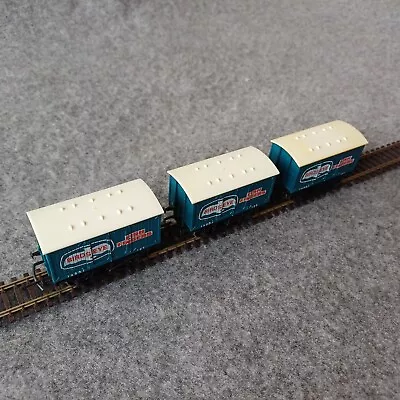 Hornby R.105. R105. OO Gauge.Birds Eye Fish Fingers Closed Vans X 3. Rake. • £19.95