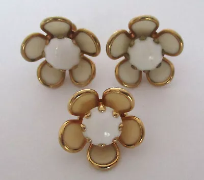 Vintage White Plastic/Milk Glass Cabochon Flower Pin Earrings • $2.99