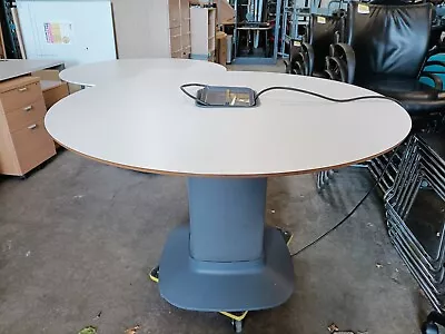 White Circular Meeting Conference Room Table  120 Cm Dia X 72 CmH Power Bank • £60