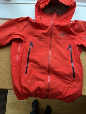 £100 • Buy Arcteryx Ski Jacket Mens (size M) Red