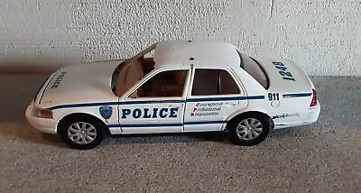 Motormax 1/24 Police Ford Crown Vic - WHITE Missing Roof Lights Windshield Scuff • $9.99