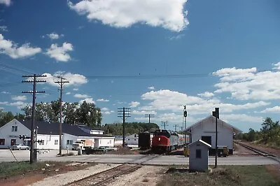 T: Orig Slide AMTK Amtrak SDP40F #574 W/Train - Brookfield WI 1976 On MILW • $2.99