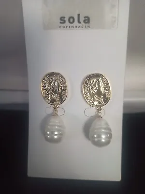 New Sola Copenhagen Beautiful Gold Tone Coin / Pearl Earrings. • £16.99