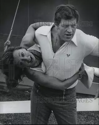 1975 Press Photo Peter Palmer And Mimi Himes Rehearse  Unsinkable Molly Brown  • $19.99