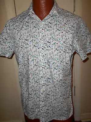 Perry Ellis Stretch Men's Medium White Tiny Floral Short Sleeve Button Down. • $12.99