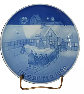B & G Denmark Collector Plate Arrival Of Christmas Guests  • $12