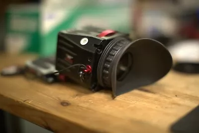 $250 • Buy Zacuto Z-Finder Pro 2.5x For 3.2  Screens WITH Baseplate