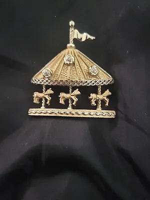 A93 Vtg GoldTone Carousel Merry Go Round Carnival Three Horse  Brooch  • $19.99