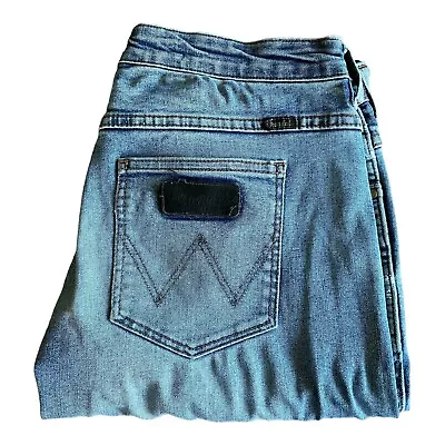 Wrangler Jeans Men’s W30 L31 Blue Denim Straight Leg Button/Fly Zip Distressed • $24.99