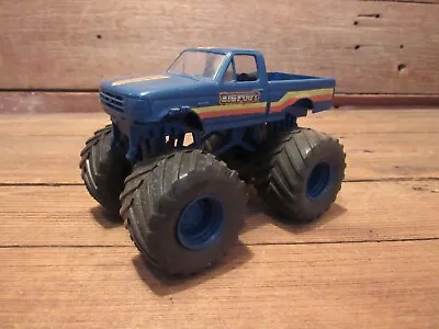 Vintage Snap Fast Bigfoot Monster Truck 1:32 Model Kit - PARTS! • $29.99