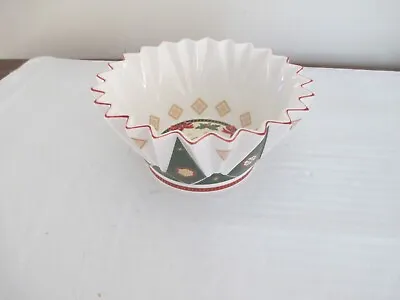 Villeroy & Boch Christmas Toy's Fantasy Bowl / Candy Dish  • $24.99