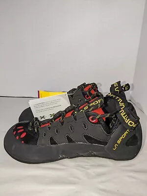 New Men’s 8- La Sportiva - Tarantulace - Climbing Shoes - Black Poppy • $39.95