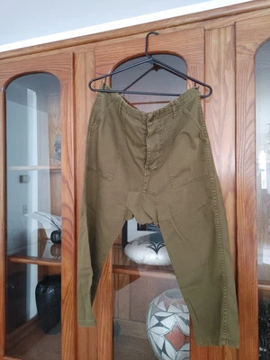 $12 • Buy Zara Women Pants Size L