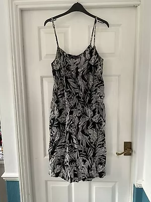 Marks And Spencer Dress Size 18 Excellent Condition  • £0.99