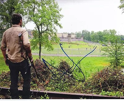 Andrew Lincoln Signed 10X8 Photo Walking Dead GENUINE SIGNATURE AFTAL COA (5624) • £59.95