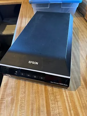 Epson Perfection V600 Photo Film Scanner B11B198011 Includes 35 + 120mm Inserts • $250