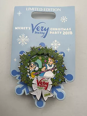 Mickey's Very Merry Christmas Party 2018 - Alice In Wonderland Wreath Pin LE • $19.94