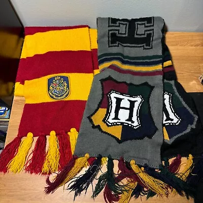 The Wizarding World Of Harry Potter Gryffindor Hogwarts 2017 Scarf Lot Universal • $17.95