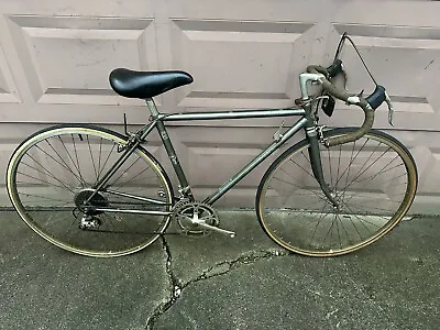 Vintage Schwinn Super Le Tour Men’s Bicycle (For Restoration) • $199.99