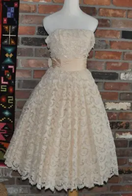 Vintage 50s Peach Crinoline Grad Prom Cupcake Tiered Lace Strapless Party Dress • $299.99