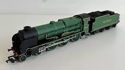 Bachmann OO Gauge Southern Green 864 Sir Martin Frobisher Lord Nelson Class Loco • $95.97