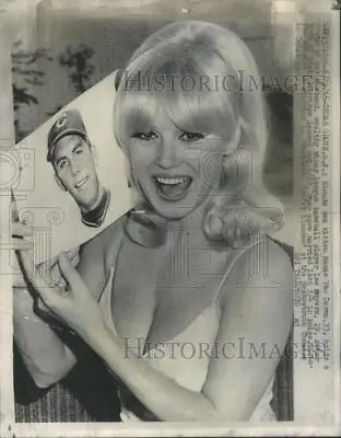 1966 Press Photo Actress Mamie Van Doren Holds Picture Husband Lee Meyers • $19.99