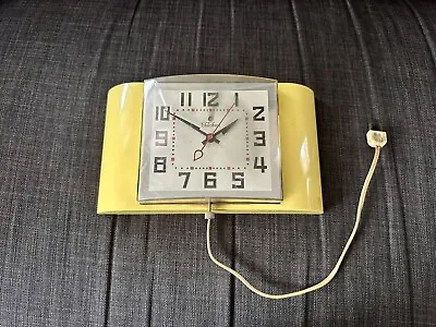 Vintage Telechron Sunshine Yellow Wall Clock MODEL 2H29 The Pageant - Tested • $85