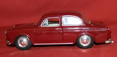 Volkswagen 1600 Maisto Notchback Burgundy 1/24 Diecast Car • $61.74