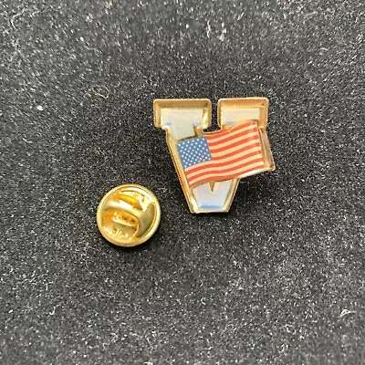 WWII US  Victory Pin V Flag 1” • $10