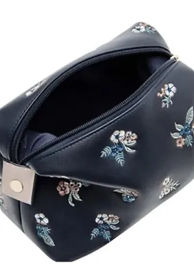 BNWT ACCESSORIZE 'Hepburn' Embroidered Wash Bag Make Up Bag • £6.95