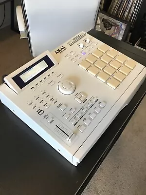 RARE WHITE MPC 2000 XL W/8 Outs SD Card Reader W/ 1 GB 32MB Ram White Screen • $1399