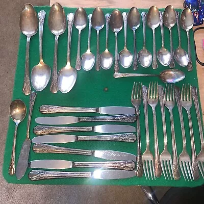 35Pc Vintage Original WM Rogers MFG CO Silverplate Diningware Silverware Set • $29.99