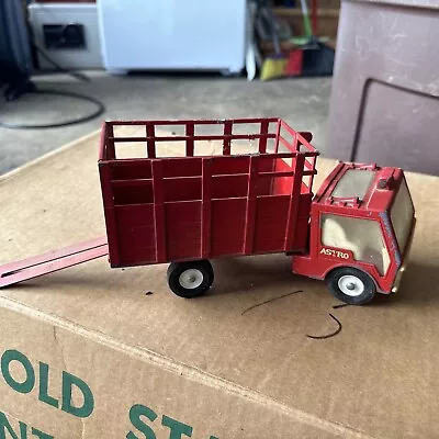 Vintage  Ertl Astro Diecast Metal Red Articulating Cattle Farm Truck With Ramp F • $9.95