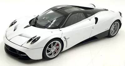 Autoart 1/18 Scale Diecast 78267 - Pagani Huayra - White • $435.16