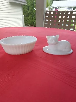 Vintage Milk Glass Cat Trinket Box • $15