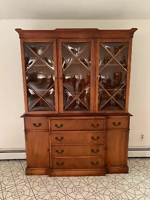 Vintage Saginaw Breakfront China Cabinet • $850