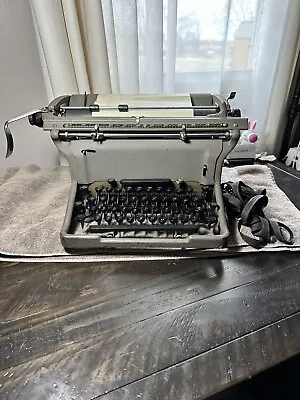 Vintage Royal Underwood Typewriter With Soft Cover • $79.98