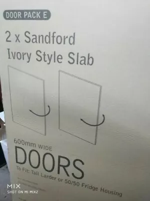 B&Q / IT KITCHENS  Door Pack E 2x Sandford Ivory Style Slab 600mm Wide  • £20