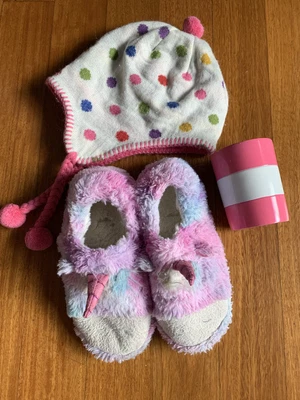 $12 • Buy Cute Sleepy Bedtime Bundle For Girl Unicorn Slippers, Beanie & Toothbrush Holder