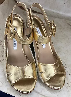 Diane Von Furstenberg Gold Wedge Sandals Sudan Espadrille Size 7.5M Womens Shoes • $33