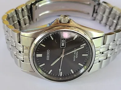 Vintage Seiko 7N43  8320 Day And Date Quartz Movement Men’s Watch Made In 1998. • $95